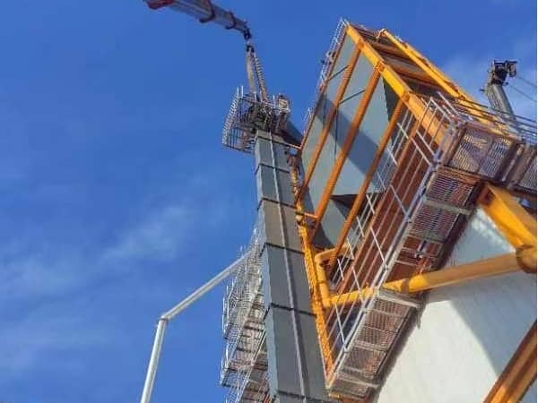 What should be done before disassembling asphalt mixing equipment